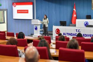 Altındağ Belediyesi'nin düzenlediği Salı Sohbetlerinin bu haftaki konusu kadına yönelik şiddeti önleme oldu.
